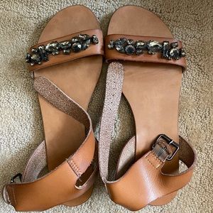 Brown sandals with a jewel accent